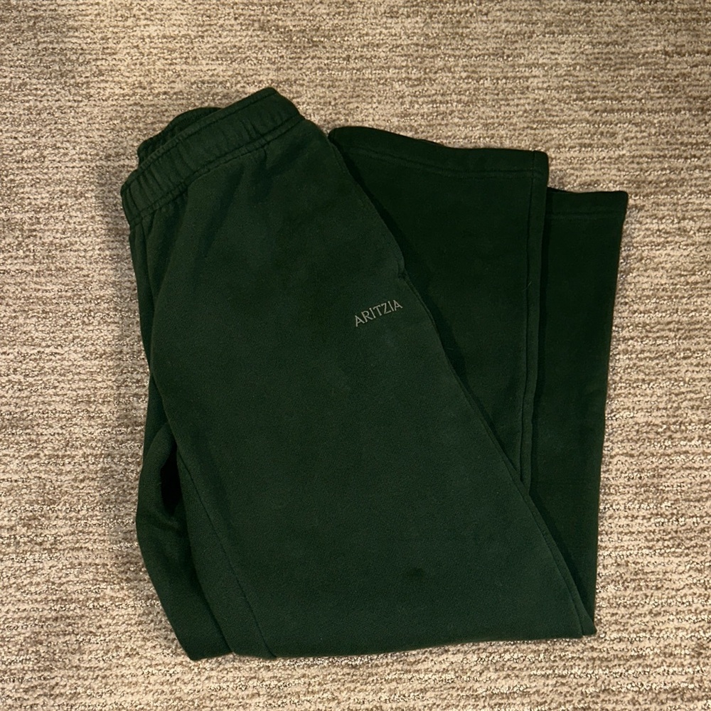 Aritzia Mega Fit Straight Sweatpants